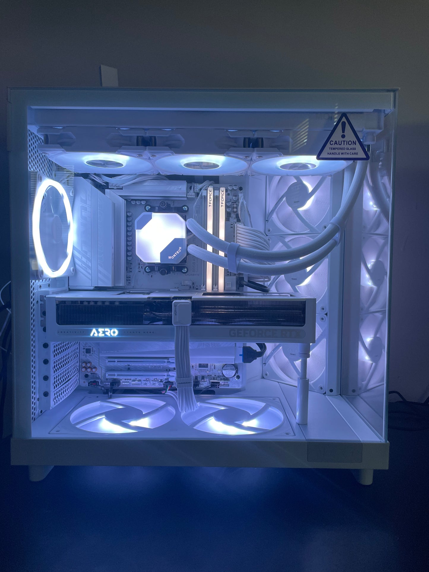 Polar Velocity Gaming PC: Ryzen 7 7700X, GeForce RTX 5070, 32GB DDR5, 2TB M.2 SSD