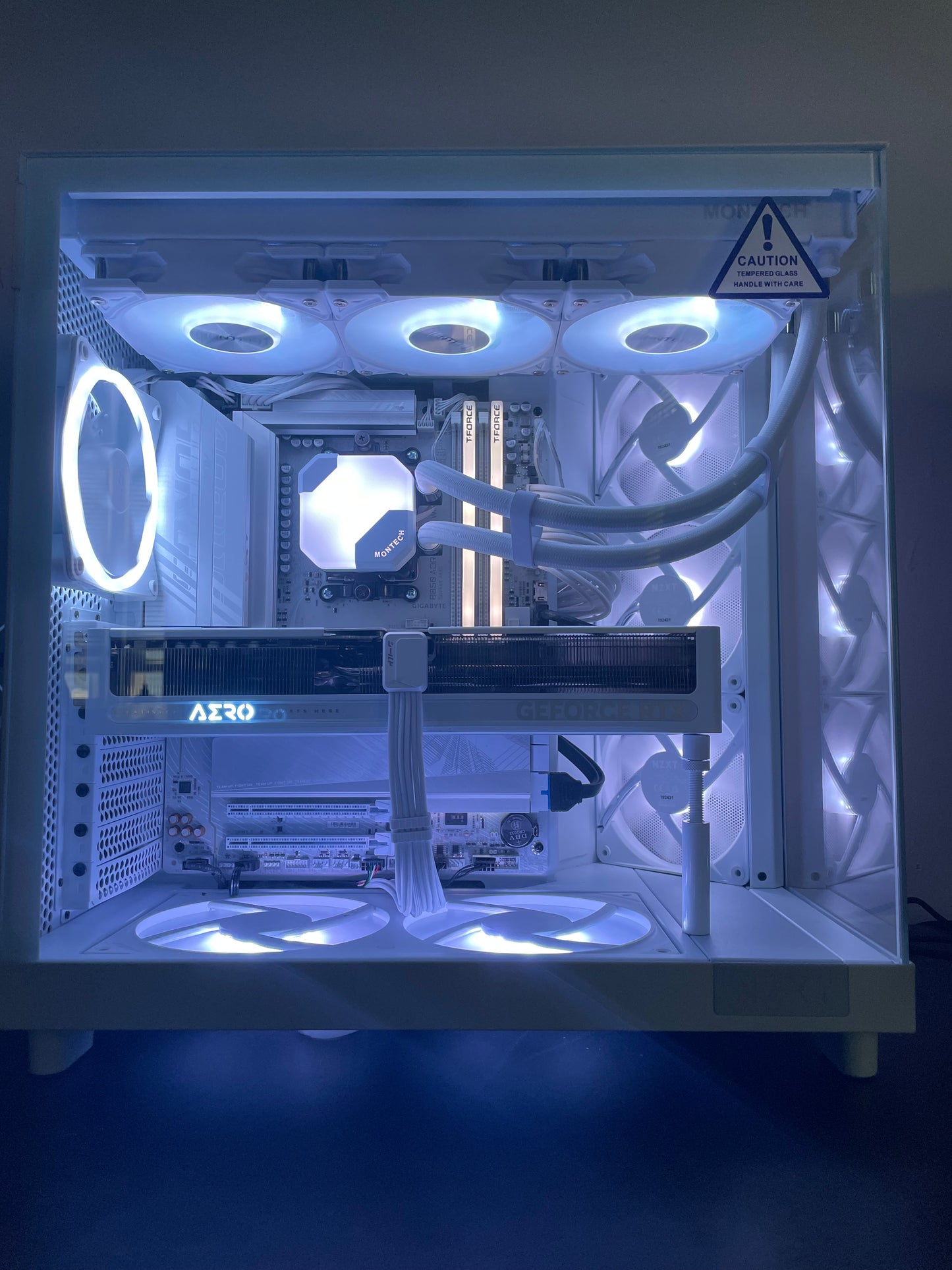 Polar Velocity Gaming PC: Ryzen 7 7700X, GeForce RTX 5070, 32GB DDR5, 2TB M.2 SSD