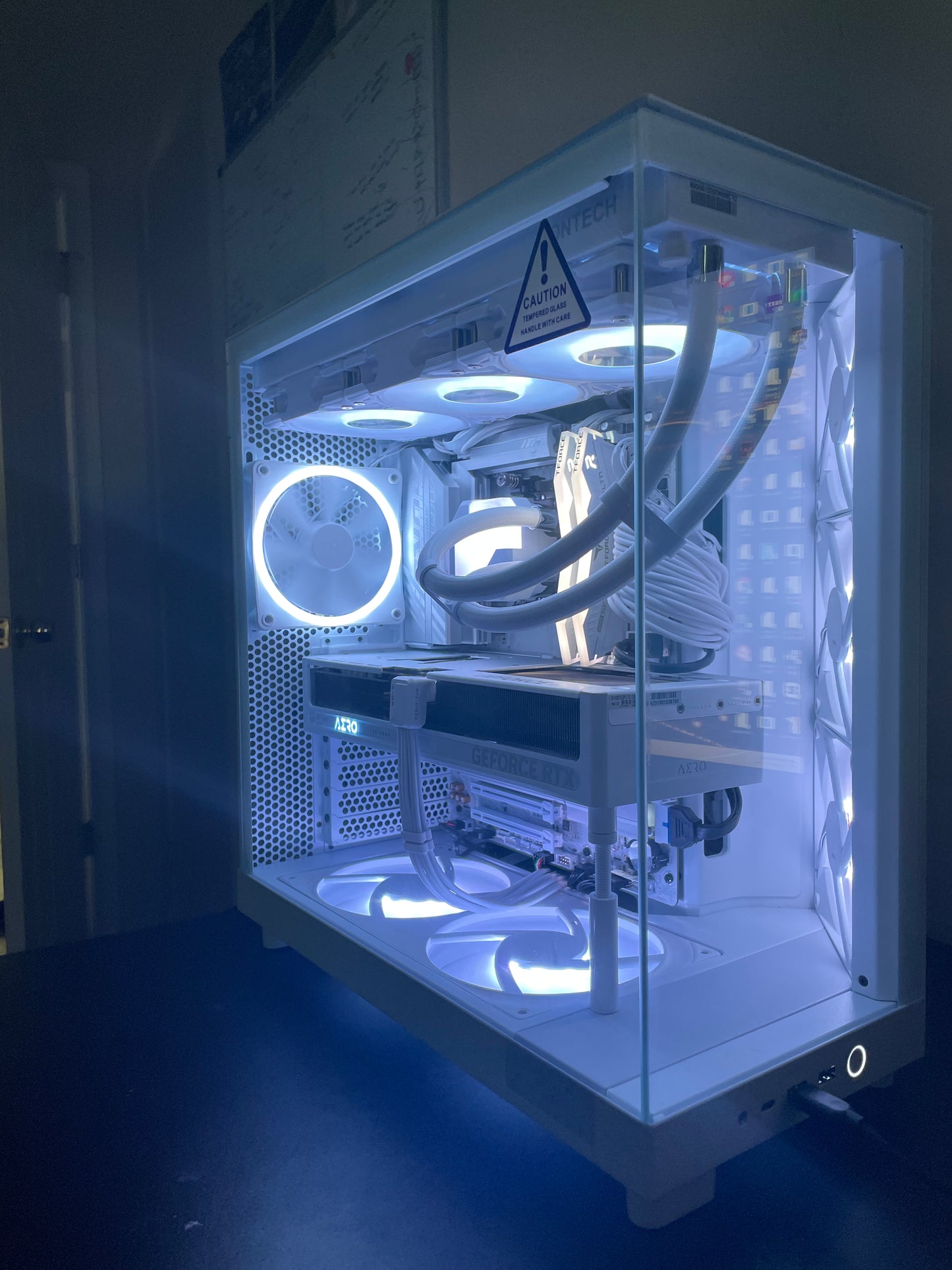 Polar Velocity Gaming PC: Ryzen 7 7700X, GeForce RTX 5070, 32GB DDR5, 2TB M.2 SSD
